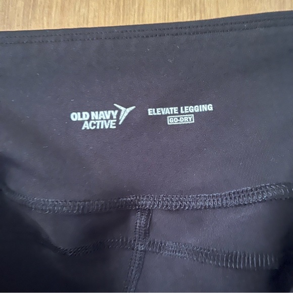 Old Navy elevate go dry capri legging - Picture 2 of 5